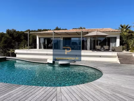 villa de luxe à vendre dans le quartier plan de la mer-fregate-rampale-alon