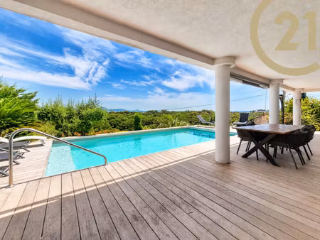 villa de luxe à vendre à fréjus