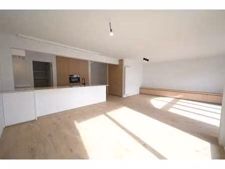 non meublé - neuf - appartement luxueusement rénové avec 3