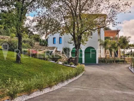 villa de luxe à vendre dans le quartier village-le val-cabrieres