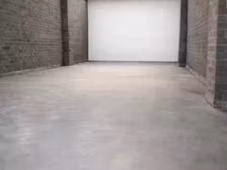 location hangar 350 m²