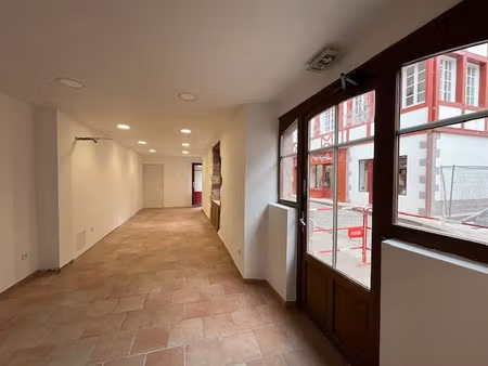 location commerce 34 m² à saint-jean-pied-de-port (64220)