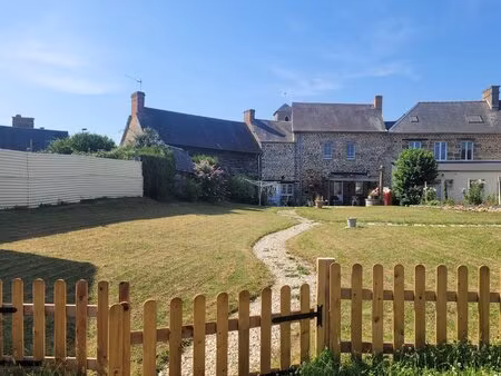 charmante petite maison de campagne avec grand jardin et garage