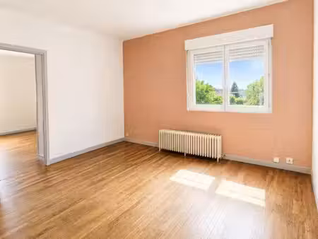 appartement t3 de 73 m2  proche bourg  plages et lorient - stationnement existant dans la.
