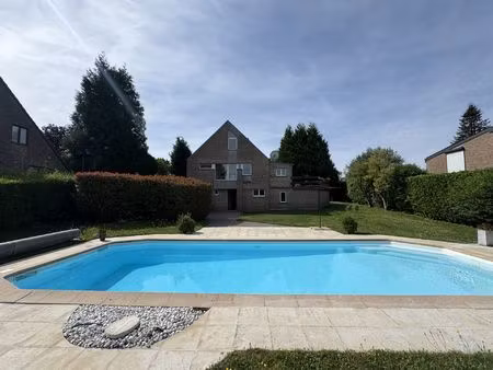 villa à louer avec terrasse et jardin   waterloo (rbw41887)
