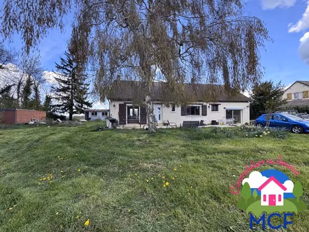 maison traditionelle de plain-pied avec vue dégagée