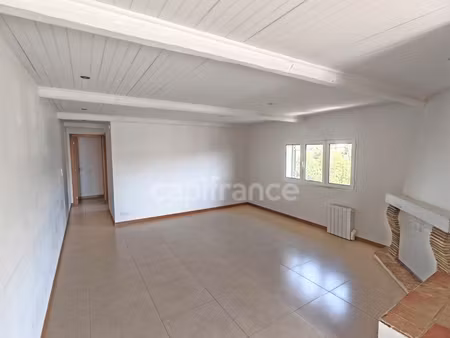 a vendre appartement 3 pièces rénové à montauroux (83)