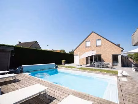 élégante villa avec piscine et double garage à estaimbourg