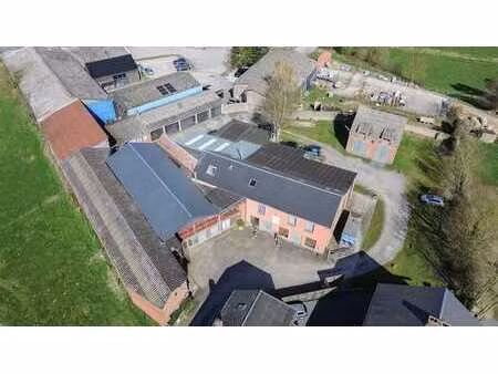 site d'exception avec loft  salle polyvalente et entrepôts