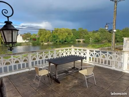 maison avec vue sur le canal à 10 mn d'auxerre
