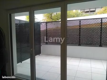 studio 1 pièce 28 m²