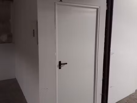 box dans un parking fermé