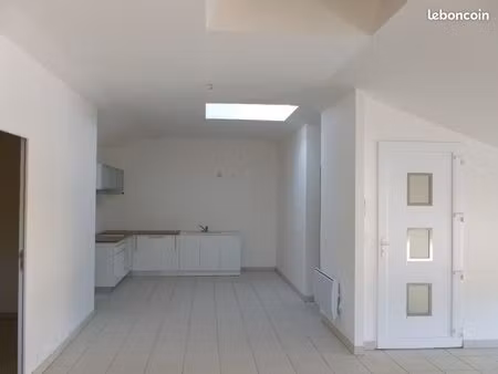 loft 95 m2 etat neuf bien isolé et bien insonorisé