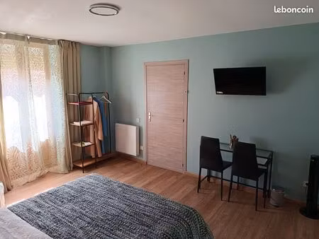 t2 meublé 40 m² avec terrasse  parking et cave –