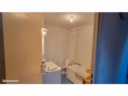 grand studio proche lycée m.curie