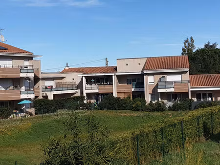 garons - residence recente t2 de 39.10m2 terrasse avec 2 parkings