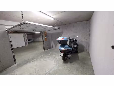 location parking 19 m² à le cannet (06110)  280 €