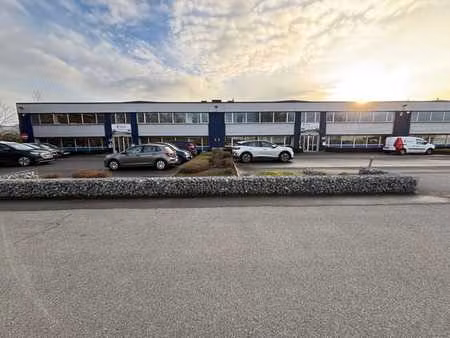 entrepôt avec bureaux à louer près de l’a12 à aartselaar