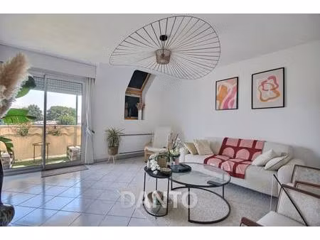 appartement t3 avec une place de stationnement extérieure