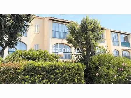 appartement de 30 m2 avec loggia + 2 places de parkings privées exposition sud au 1 er éta