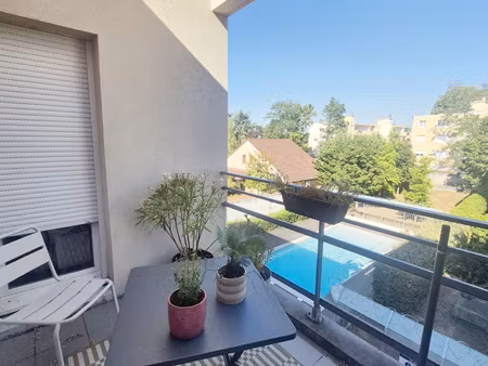 t3 loué avec garage et balcon à meyzieu
