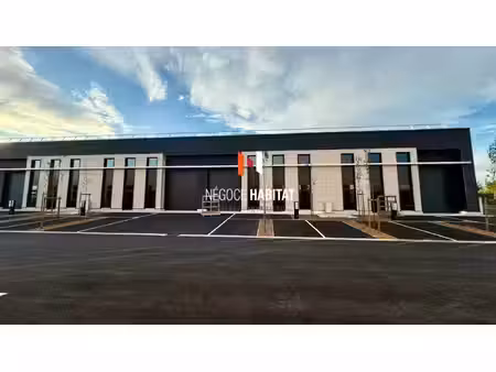 local d activité de 200 m2