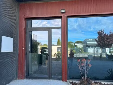 location commerce pelissanne 13330 120m²