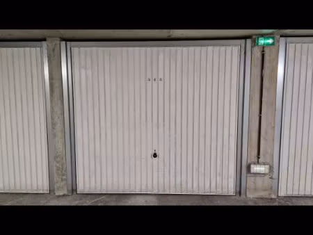 garage à louer au sous sol d'une résidence