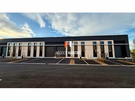local d activité de 210 m2