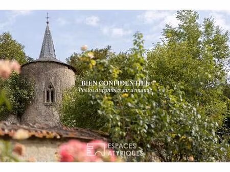 ancienne maison bourgeoise au caractère historique et vergers clos de murs