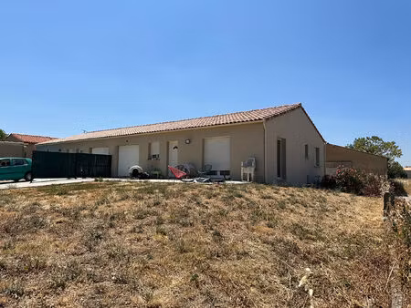 villa t4 de plain-pied récente avec jardin clos  garage et climatisation réversible à loue