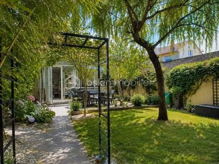 colombes – maison d’architecte de 193 m² avec dépendance  sous-sol total et jardin paysage