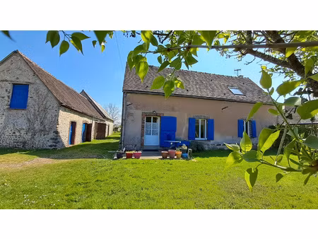 belle maison ancienne avec ses dépendances