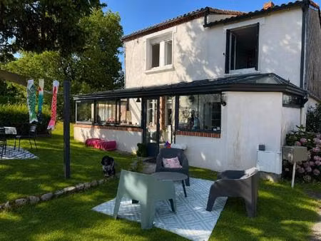 le charme de l'ancien  pour cette maison rénovée avec goût  110 m²  3 chambres  environnem