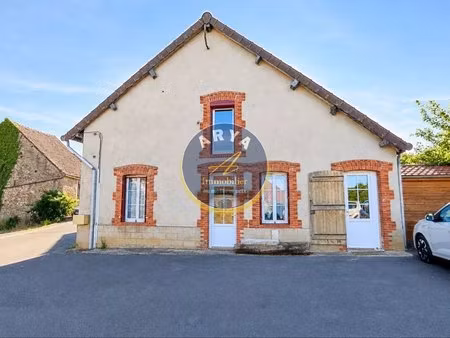 jolie maison ancienne entièrement rénovée avec trois chambres et une grange