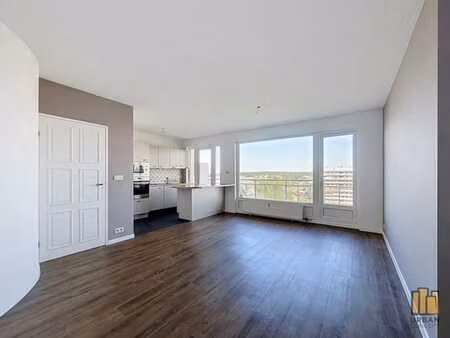 superbe appt. 2ch / 70m2 / terrasse / cave / rénové en 2017