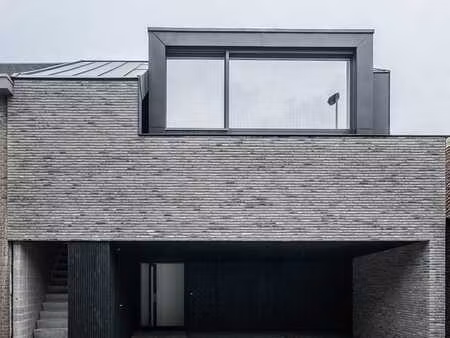 exclusief strak nieuwbouwappartement met carport en groot te