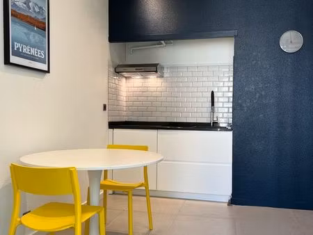 ? studio meublé - centre pau - pour étudiant immédiatement disponible