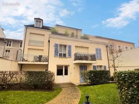 studio meublé 31 m² — hyper-centre rambouillet — 780 / mois charges comprises