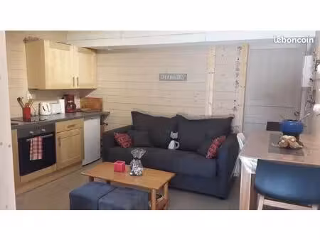 très beau studio  20 m²  terrasse  2km de brides les bains