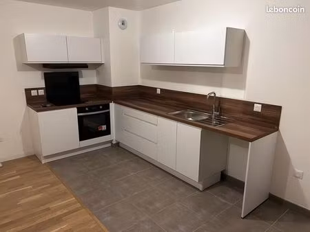 à louer – t3 de 67 m² avec jardin privatif de 140 m²  terrasse  box et parking – villeneuv
