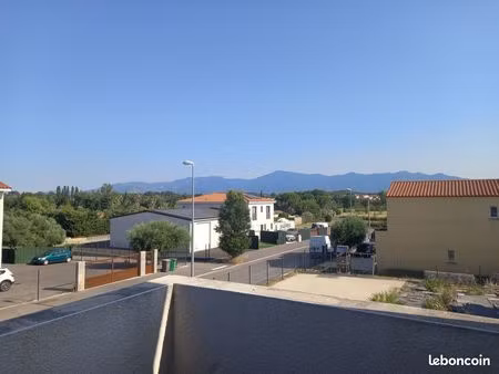 f3/4 + terrasse et cour privative