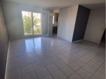 f2 place parking privé et balcon