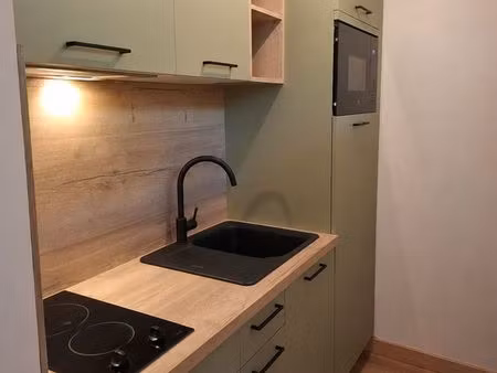 t1 meublé 32m² rénové – parking & cave – lons-le-saunier