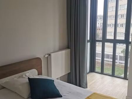 studio très proche des commerces avec balcon