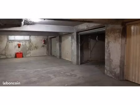 garage fermé sécurisé 17 m²