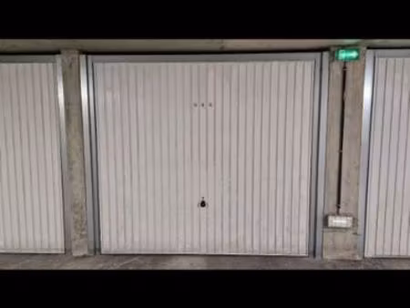 parking/box 1 pièce 14 m²