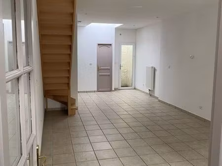 maison de 5 pièces de 77 m² a louer