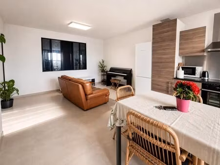 bel appartement divisible et parking facile à proximité