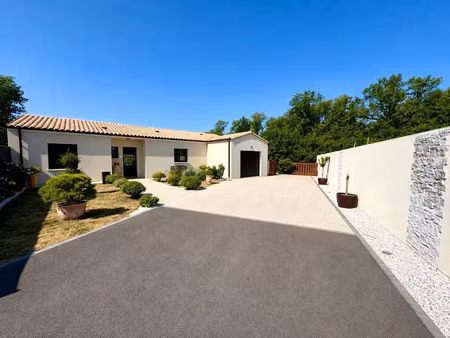 vente maison 4 pièces 122 m² à françois (79260)  320 250 €